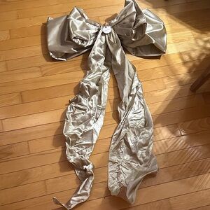 NWT Anthropologie Satin Bow Tree Topper Ivory